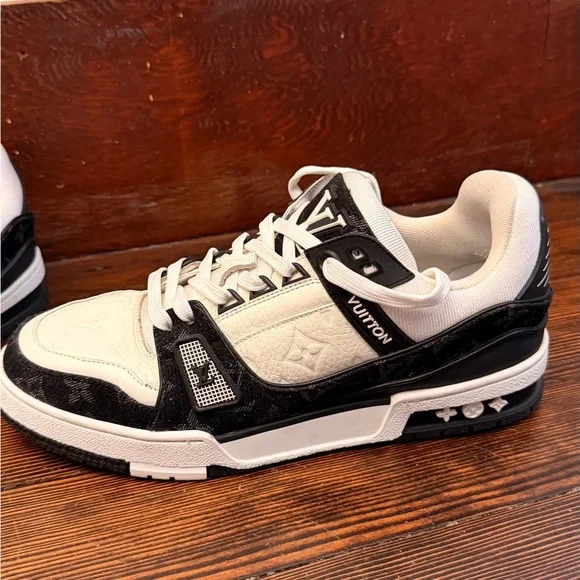 Louis Vuitton LV Trainer Sneaker Black/White – Men’s Size 8 - Picture 1 of 6
